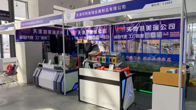 Älykäs valvontakonsoli esittelee teknologisia innovaatiokykyjä.